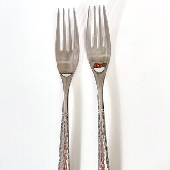 (2) Reed & Barton Hammered Stainless Steel Dinner Forks – Good/Fair Condition 🍽 - Picture 5 of 8